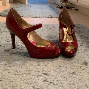Red patent leather Guess heels